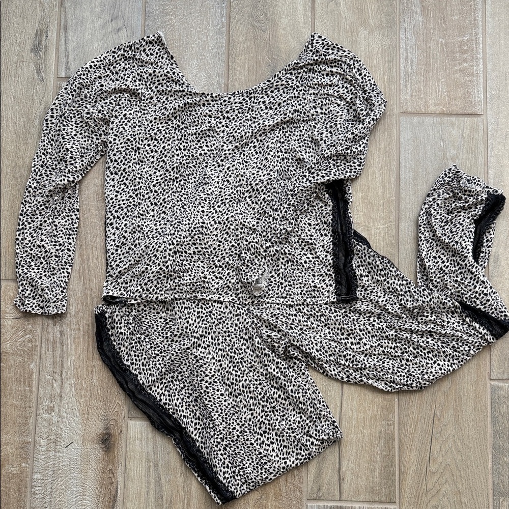 Victoria secret Leopard Print Women's Sleepwear Set